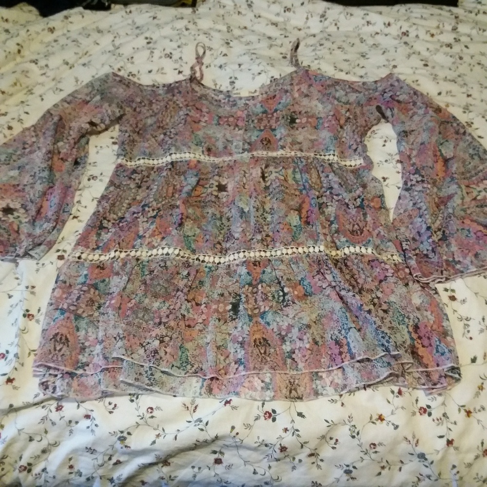 Pretty bohemian floral peasant top